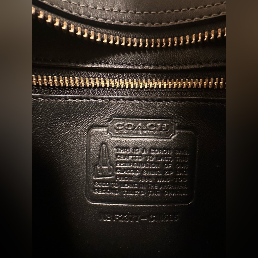 Coach Swing Zip - Picture 6 of 7
